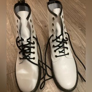 Women’s Dr. Martens 1460 8 eye boot white